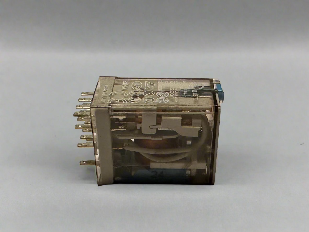 Finder 55.34.9.024.0074 Plug-in Relay 7A, 24V DC, 4PDT