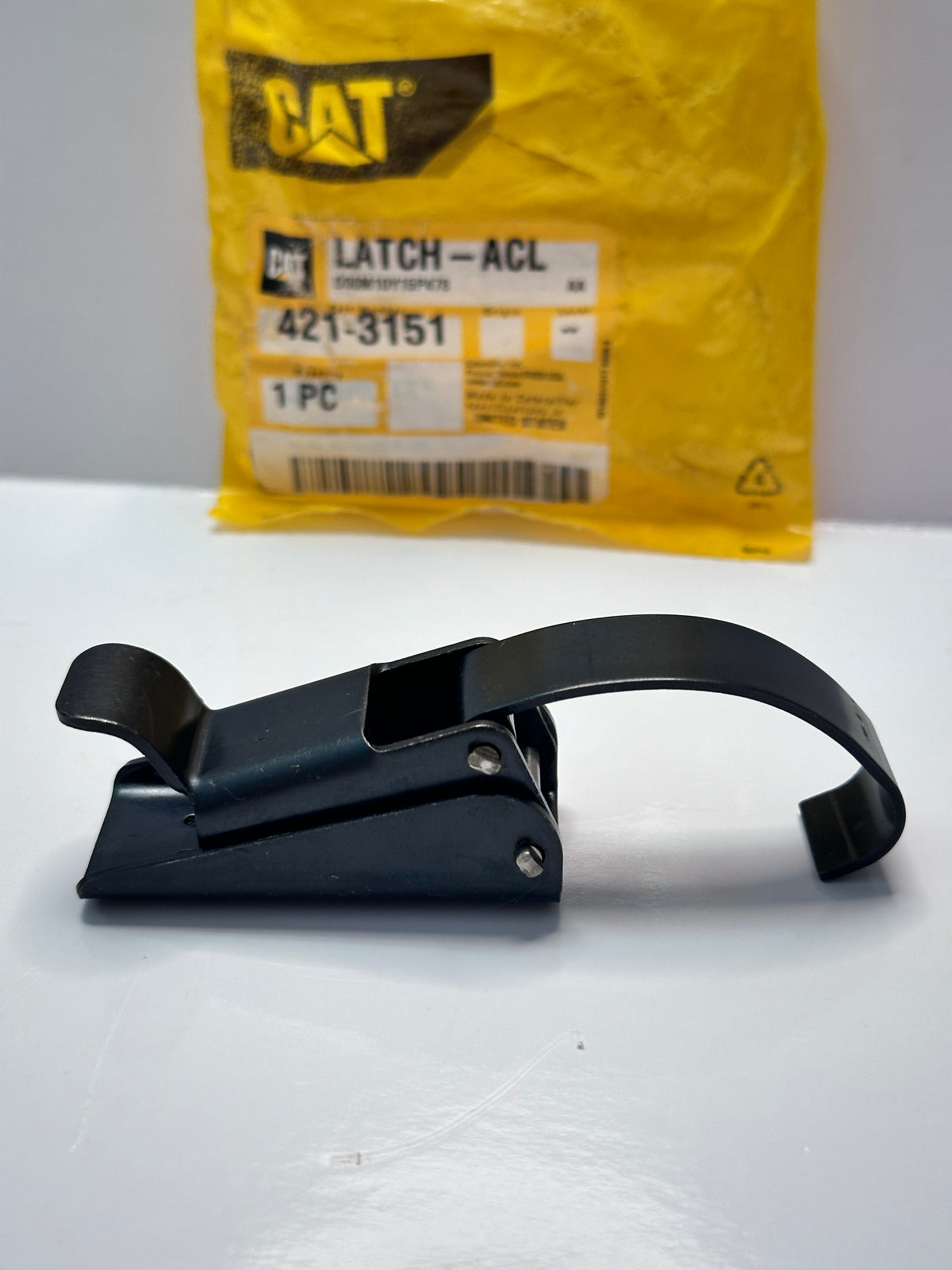 CAT 421-3151 Air-Cleaner Draw Latch, 70 × 27 × 58 mm