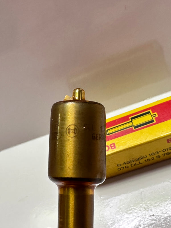 Bosch 0 433 220 163 DLL 152 S 780 Nozzle for MTU 00133220163 Injector