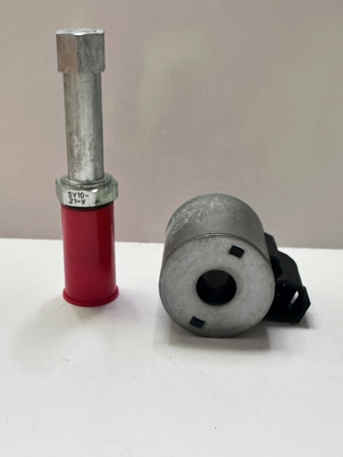 CAT 269-5773 Solenoid Valve Group, 24V DC