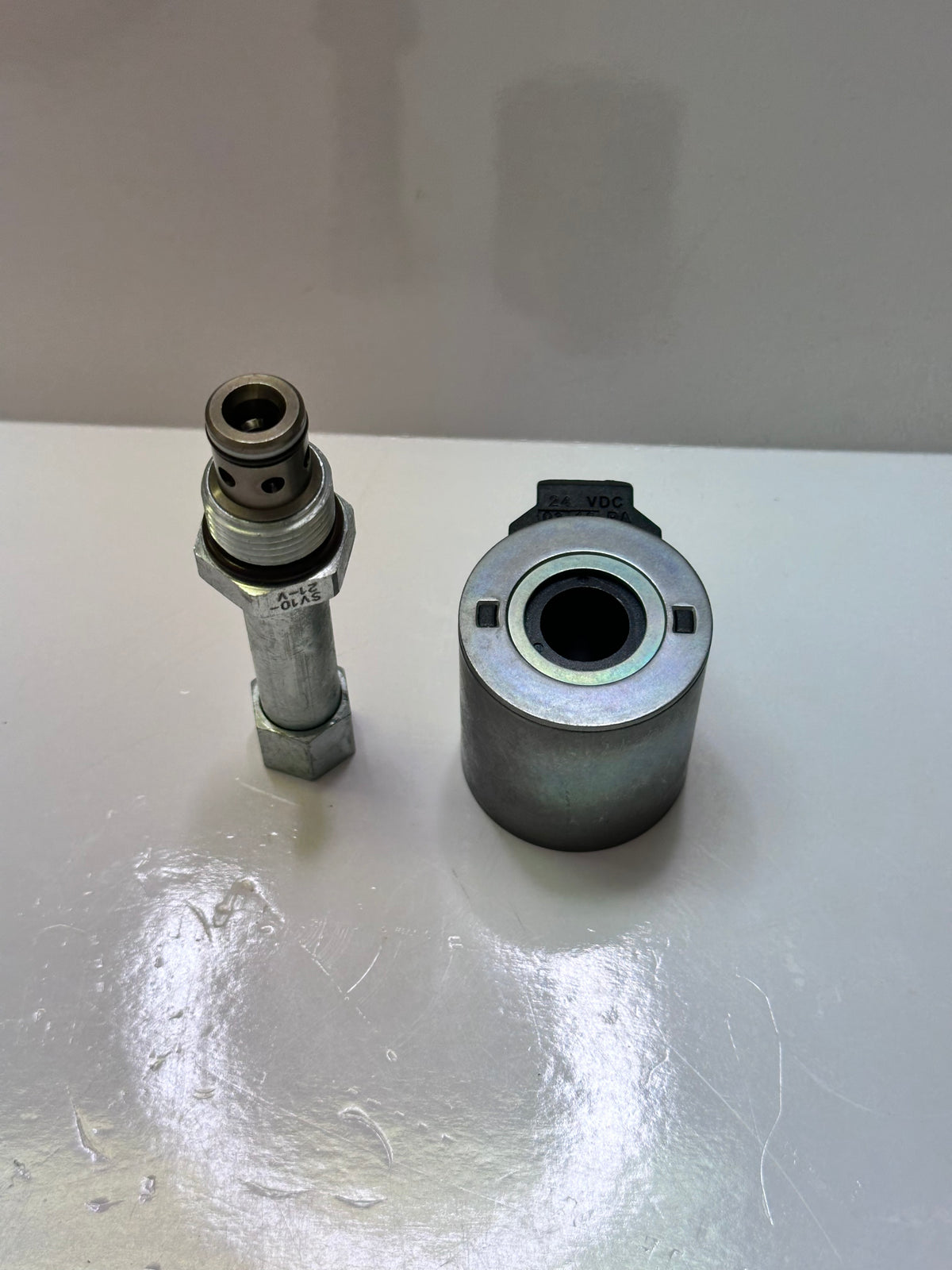 CAT 269-5773 Solenoid Valve Group, 24V DC