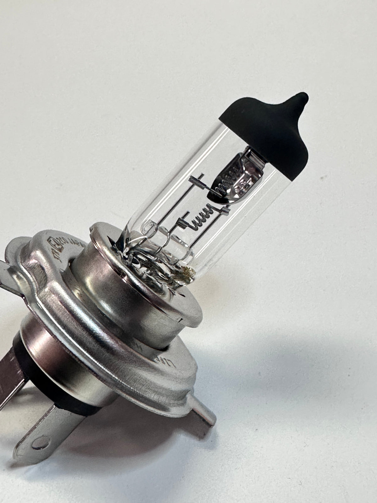 Isuzu 1821940630 H4 Headlamp Bulb — 24V 75/70W