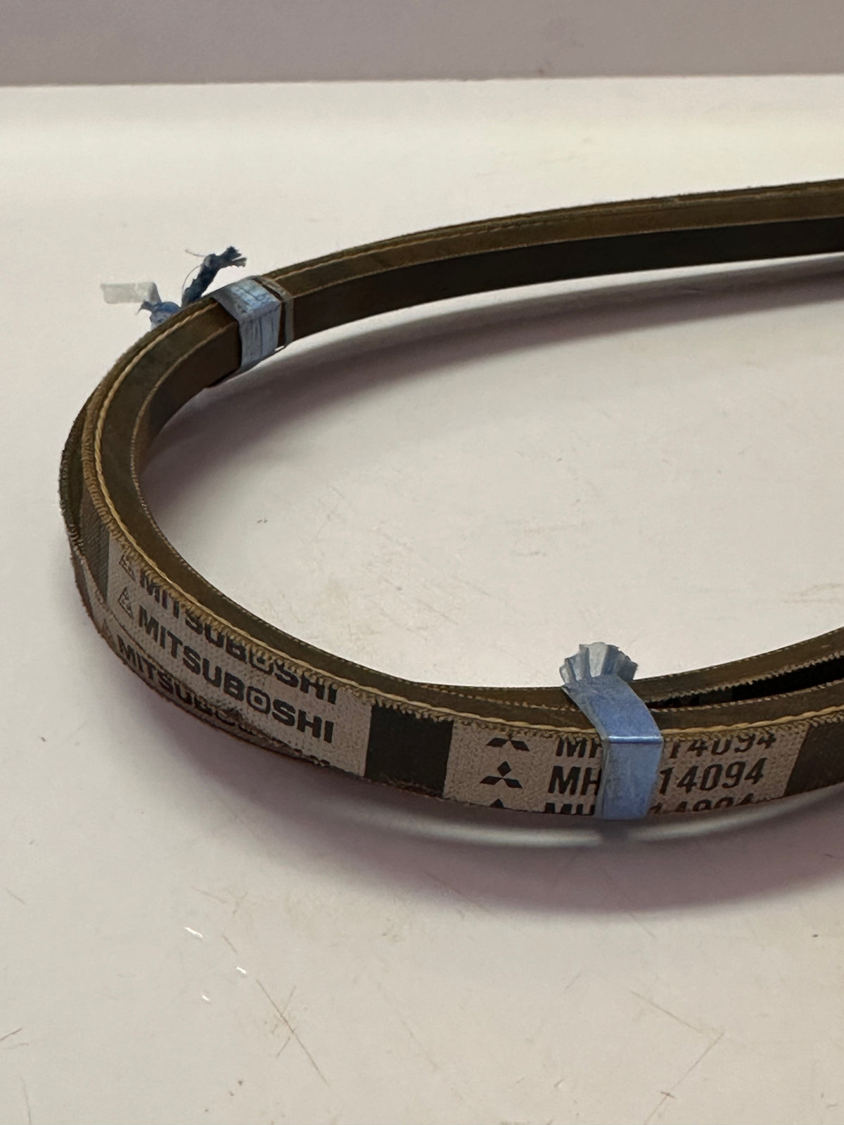 Mitsubishi MH014093 Alternator / Engine Belt