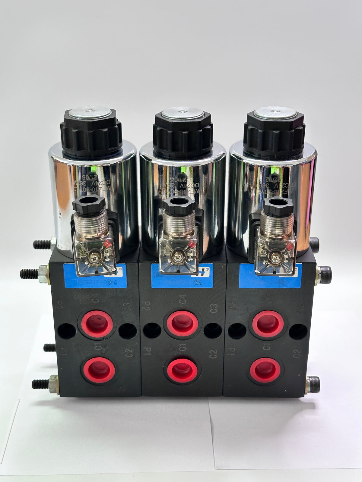 Hydpower HYE6212-D24 Stackable 1/2" BSPP 6 Port Selector Valve – Triple Stack