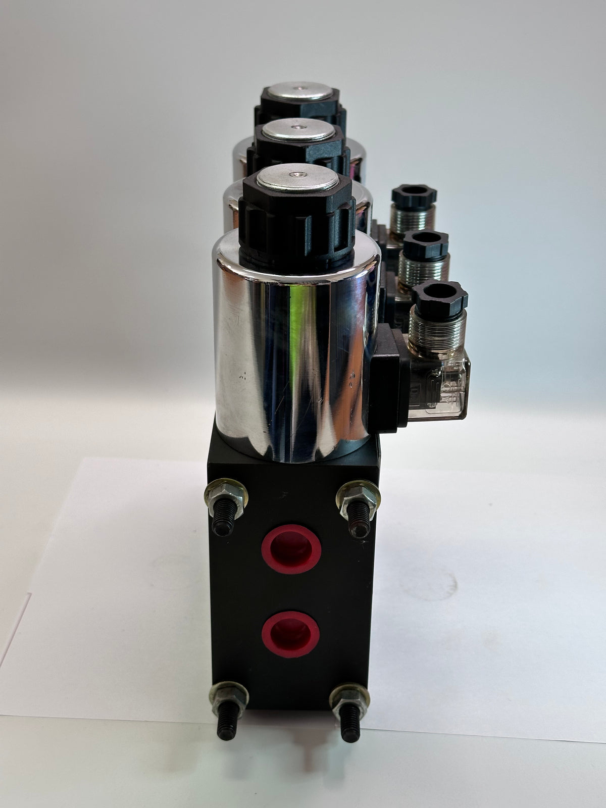 Hydpower HYE6212-D24 Stackable 1/2" BSPP 6 Port Selector Valve – Triple Stack