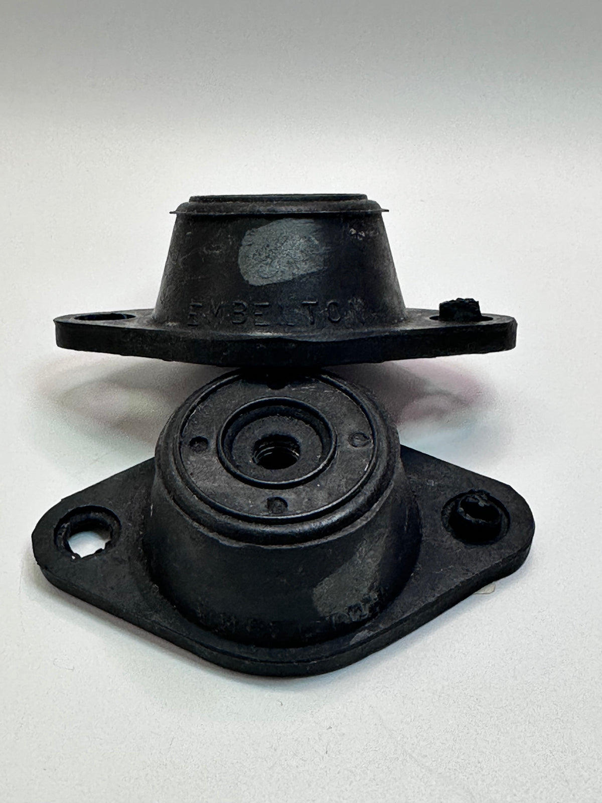 Embelton NR2 Anti-Vibration Mount – White 70kg M10