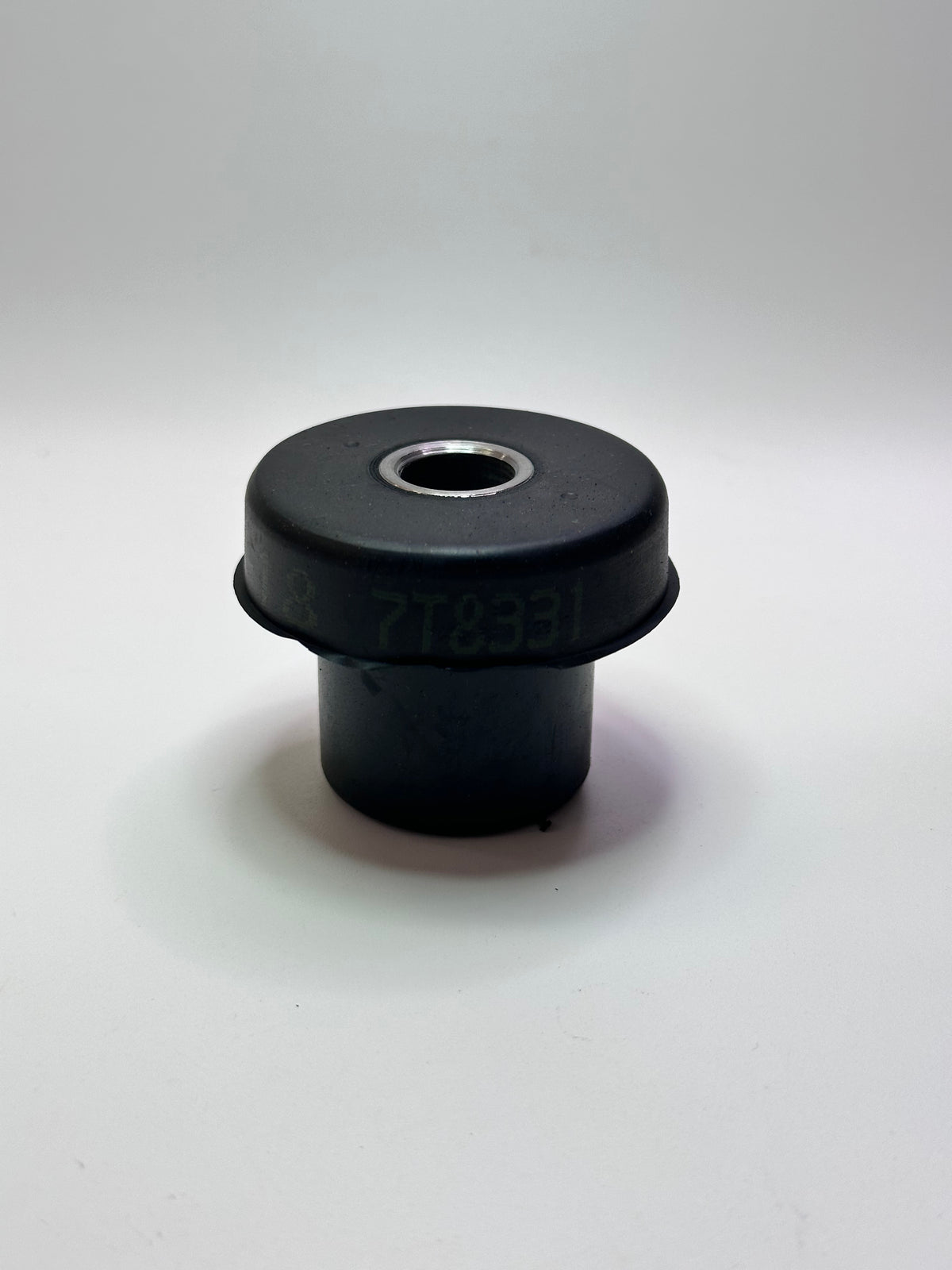 CAT 7T-8331 Mushroom Isolation Mount — 13.5 mm ID