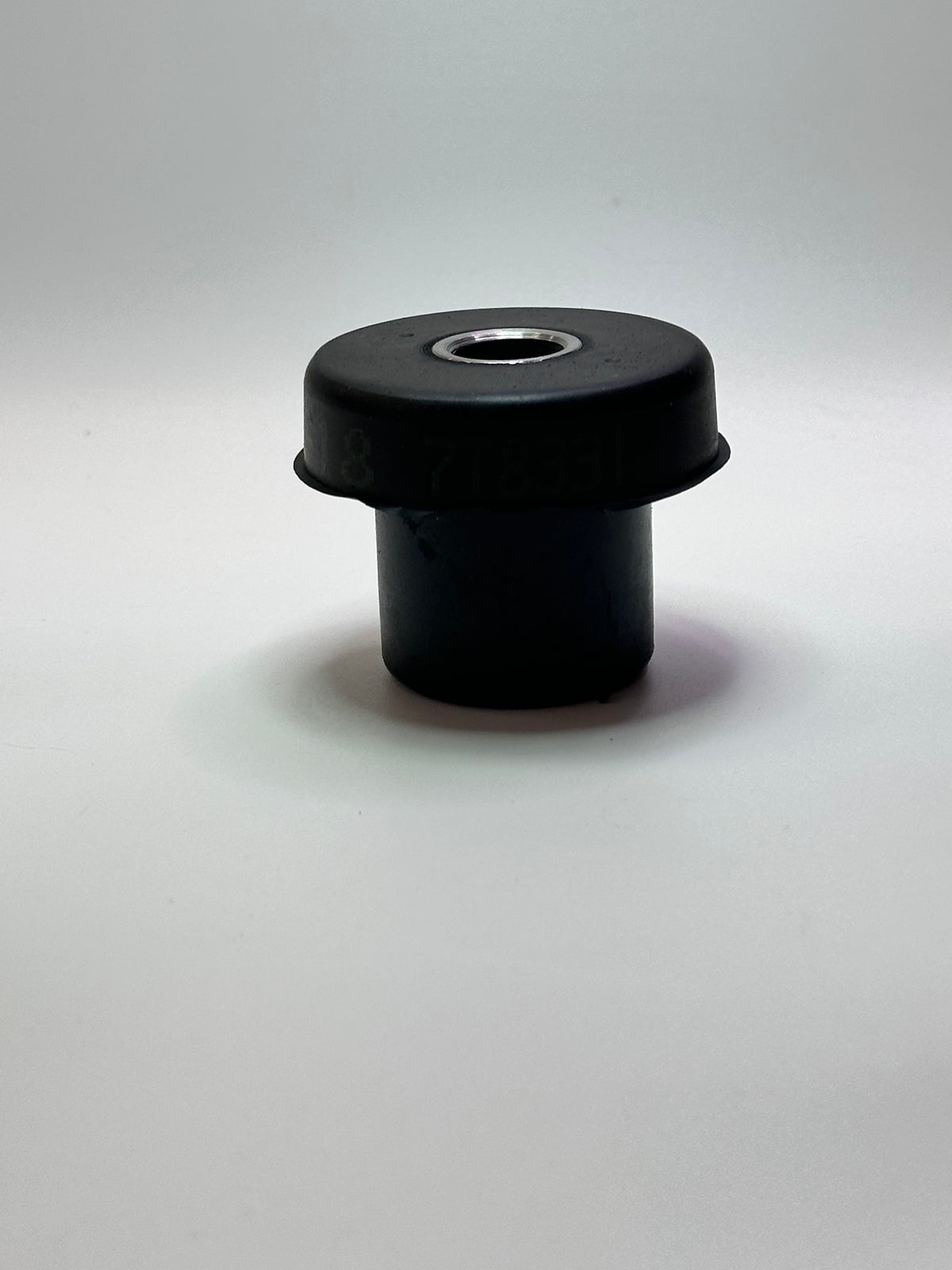 CAT 7T-8331 Mushroom Isolation Mount — 13.5 mm ID