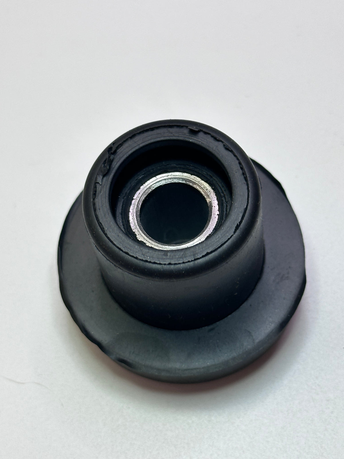 CAT 7T-8331 Mushroom Isolation Mount — 13.5 mm ID