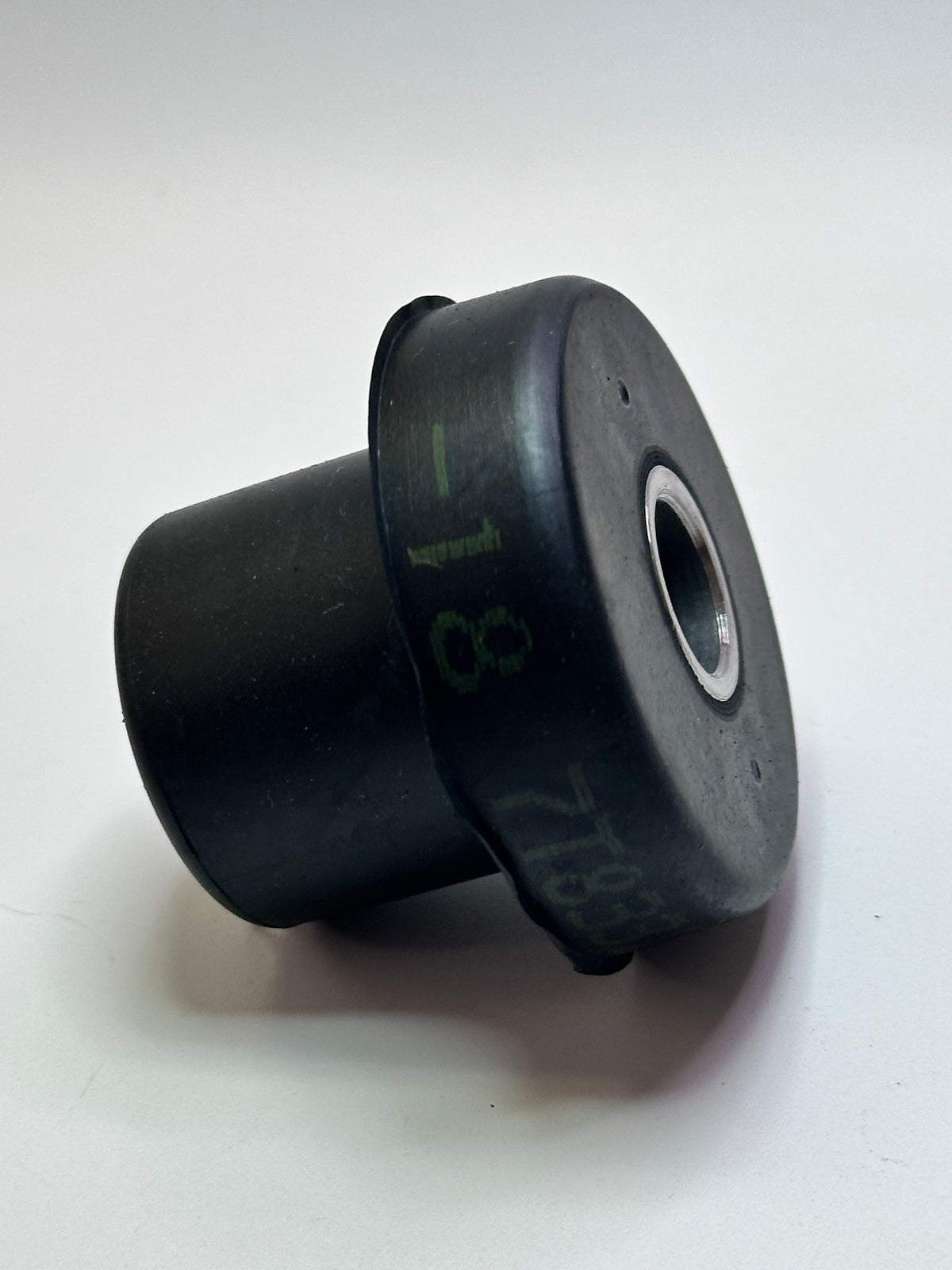 CAT 7T-8331 Mushroom Isolation Mount — 13.5 mm ID