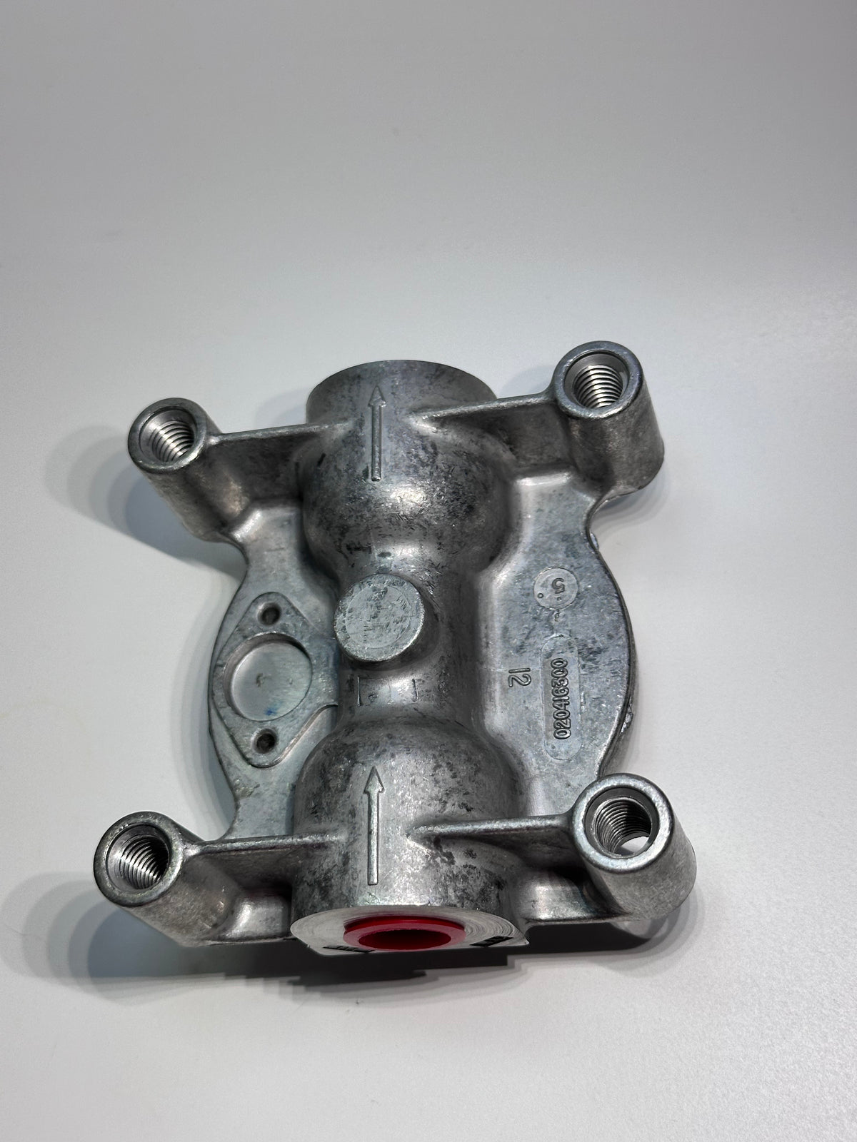 Fleetguard 204163S Coolant / Water Filter Head Assembly