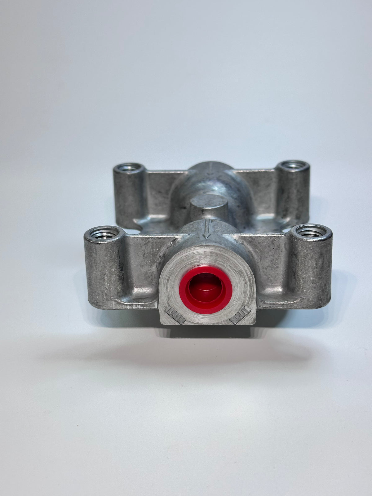 Fleetguard 204163S Coolant / Water Filter Head Assembly