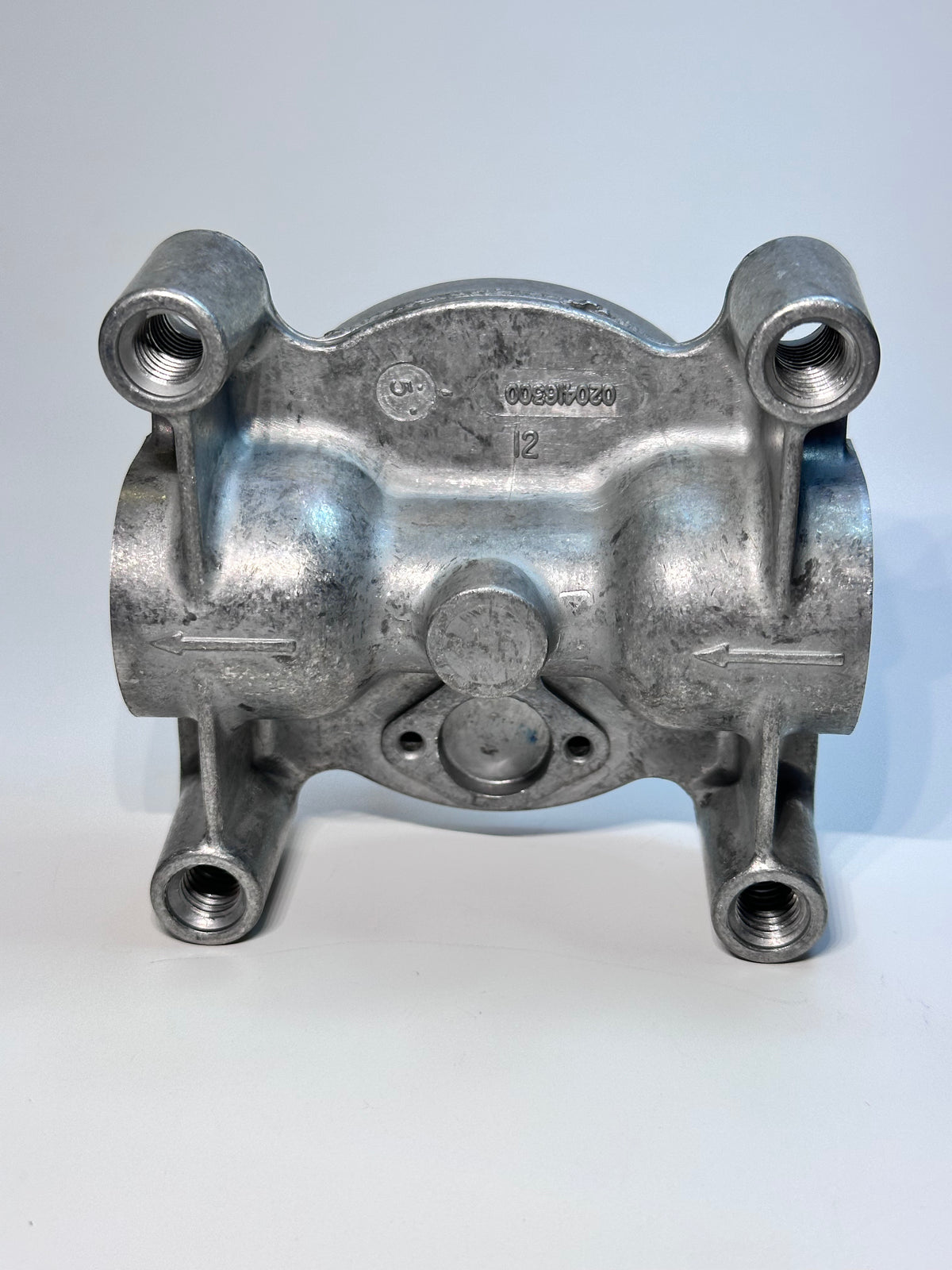 Fleetguard 204163S Coolant / Water Filter Head Assembly