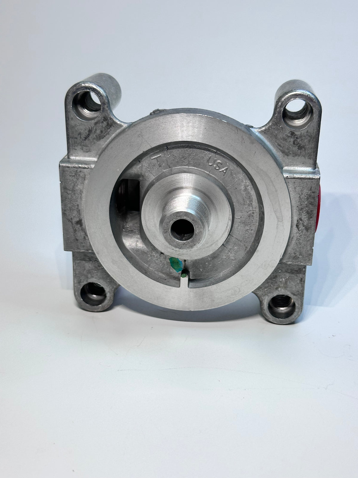 Fleetguard 204163S Coolant / Water Filter Head Assembly