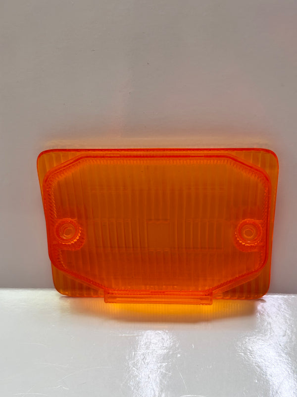 UD Trucks 26090-Z9514 Amber Lens