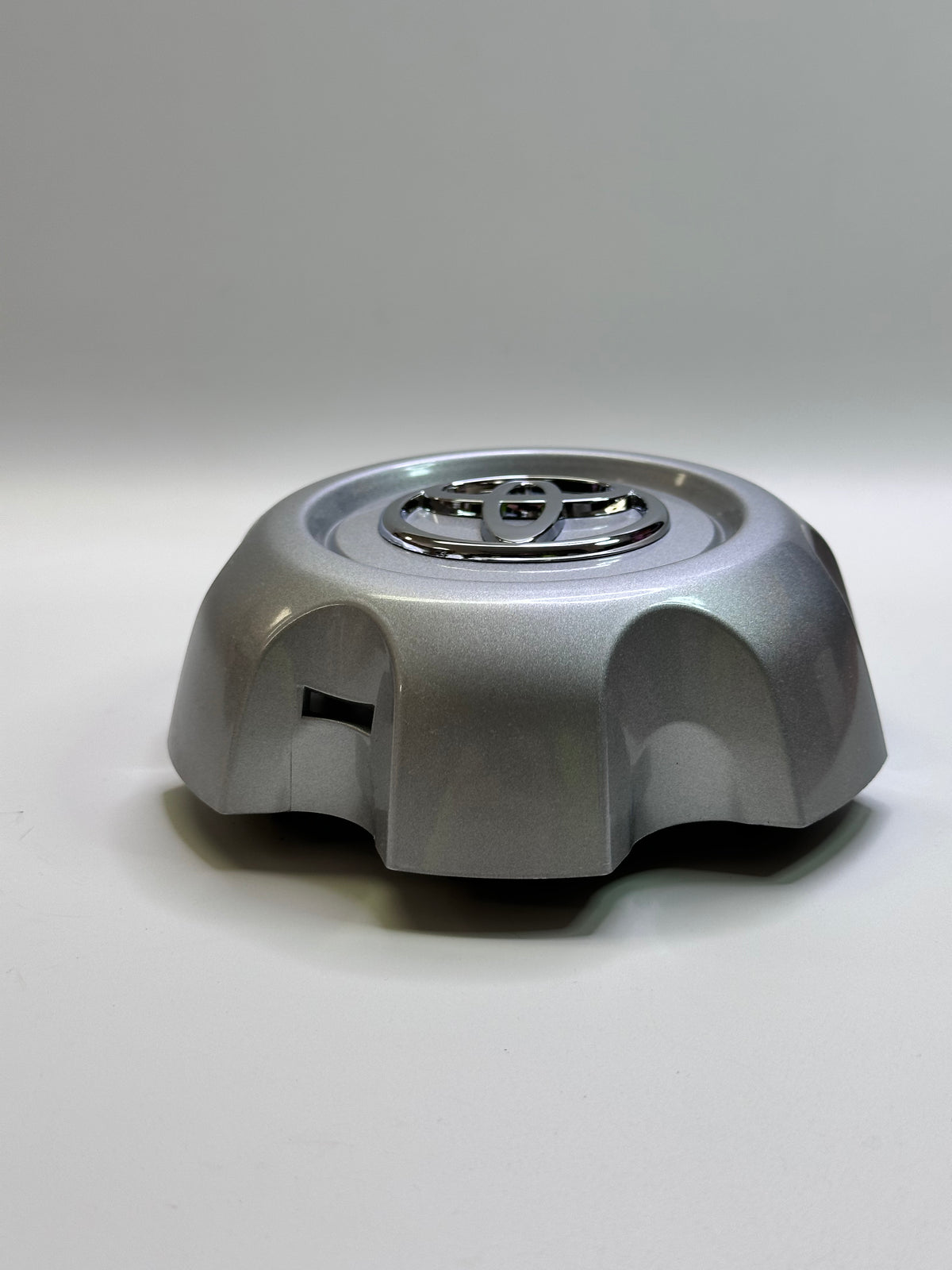 Toyota 42603-60510 Genuine Front Wheel Centre Cover — Prado 120