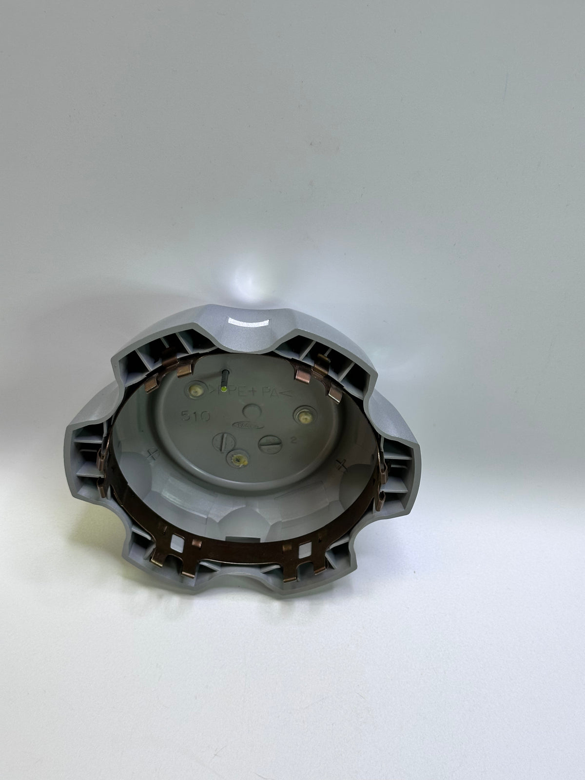 Toyota 42603-60510 Genuine Front Wheel Centre Cover — Prado 120