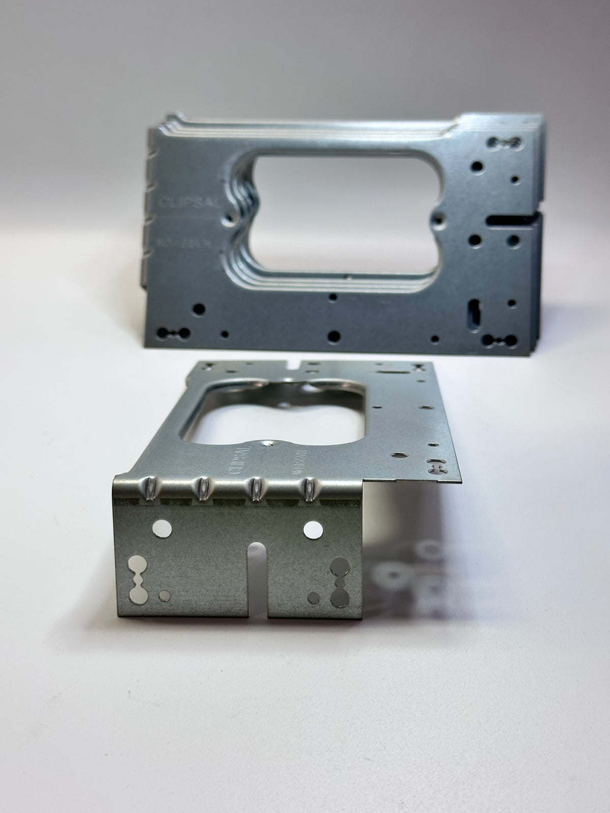 Clipsal 155VH Universal 1-Gang Metal Mounting Bracket — Bag of 6