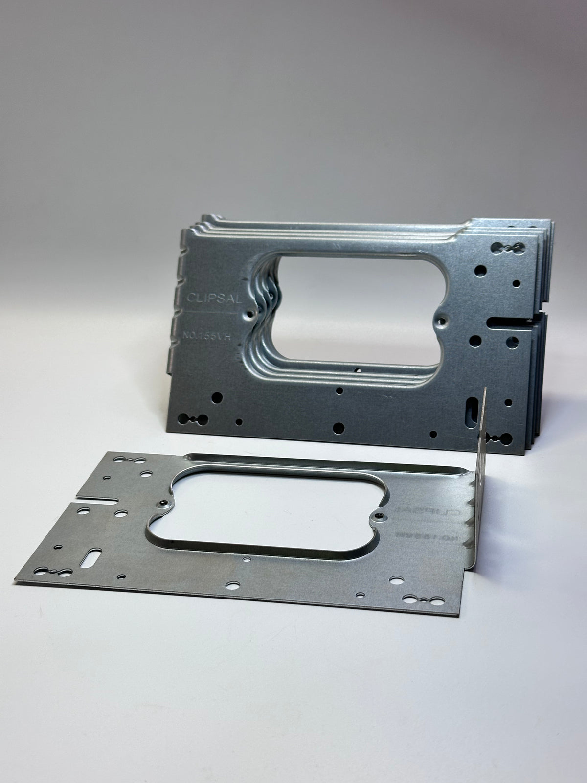 Clipsal 155VH Universal 1-Gang Metal Mounting Bracket — Bag of 6