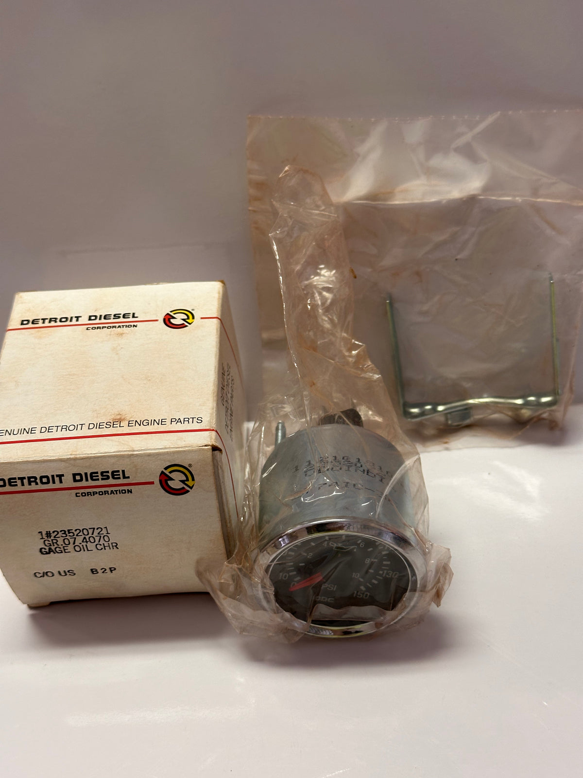 Detroit Diesel 23520721 Oil Pressure Gauge/Chrome