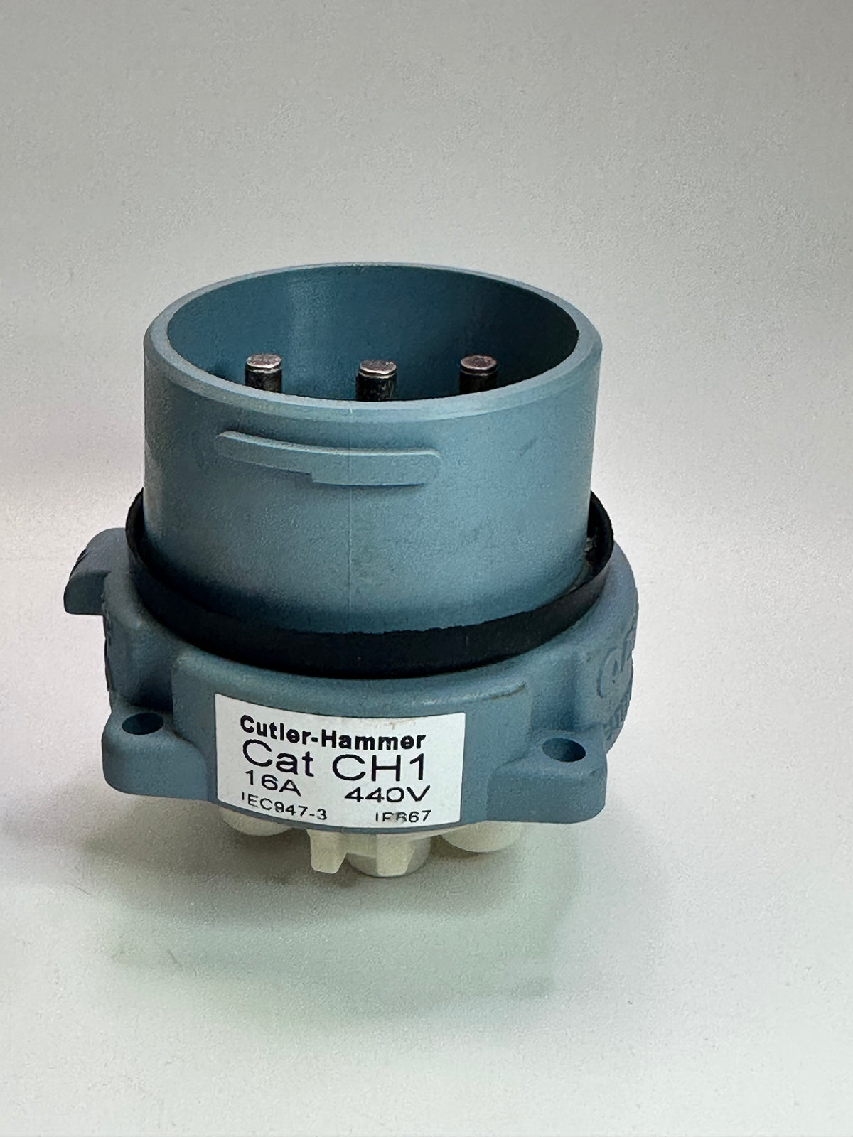 CH1P30E01P Appliance Inlet & Handle, 16A, 3P+E+2p