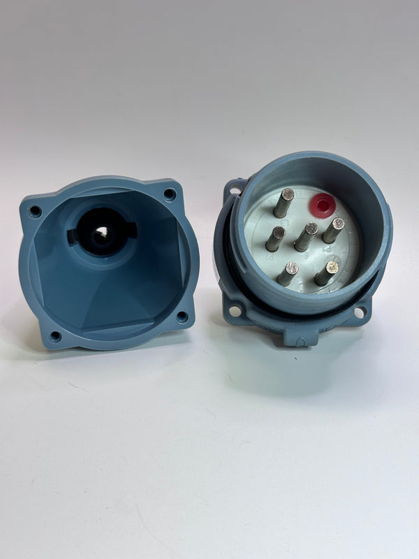 CH1P30E01P Appliance Inlet and Handle, 16A 3P+E+2p