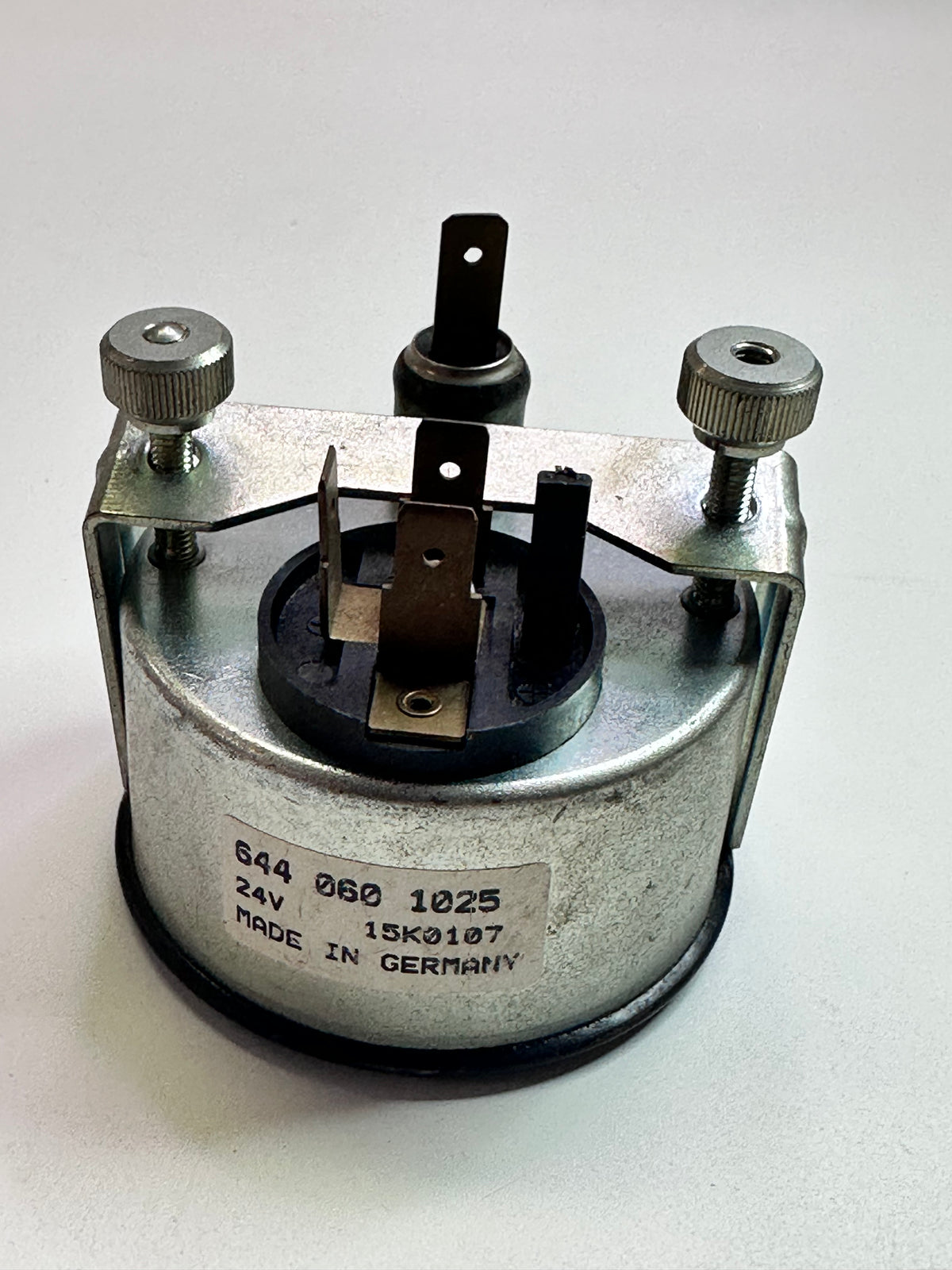 644 060 1025 Oil Pressure Gauge, 24V