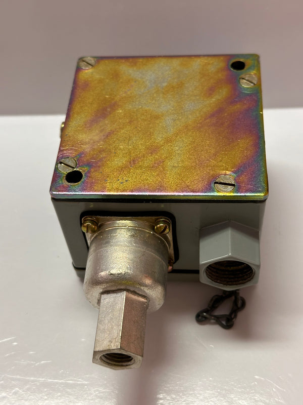 GE CR127B1 Bellows Actuated Pressure Switch