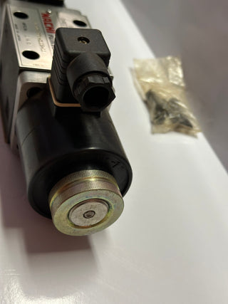 Nachi Fujikoshi SA-G03-C7Y-C115-11 SA Series Solenoid Operated Directional Control Valve