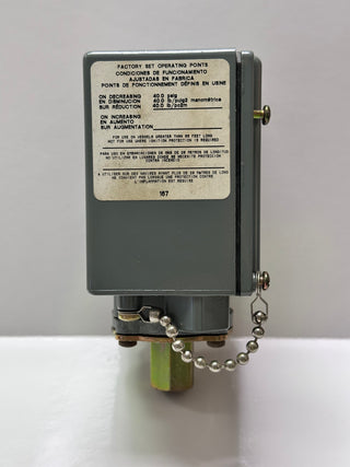 Square D 9012GAW4 Pressure Switch SPDT - 1.5 to 75 psi - 1/4"-18 NPTF - Screw Clamp Terminals