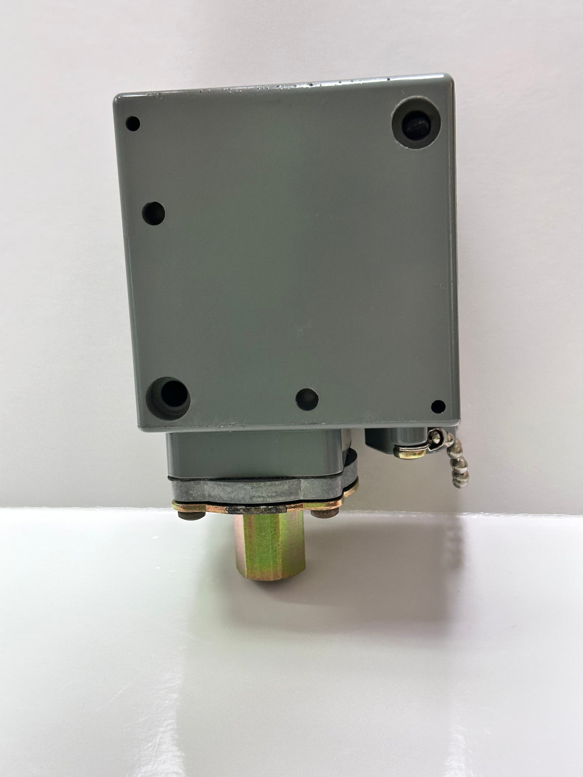 Square D 9012GAW4 Pressure Switch SPDT - 1.5 to 75 psi - 1/4"-18 NPTF - Screw Clamp Terminals