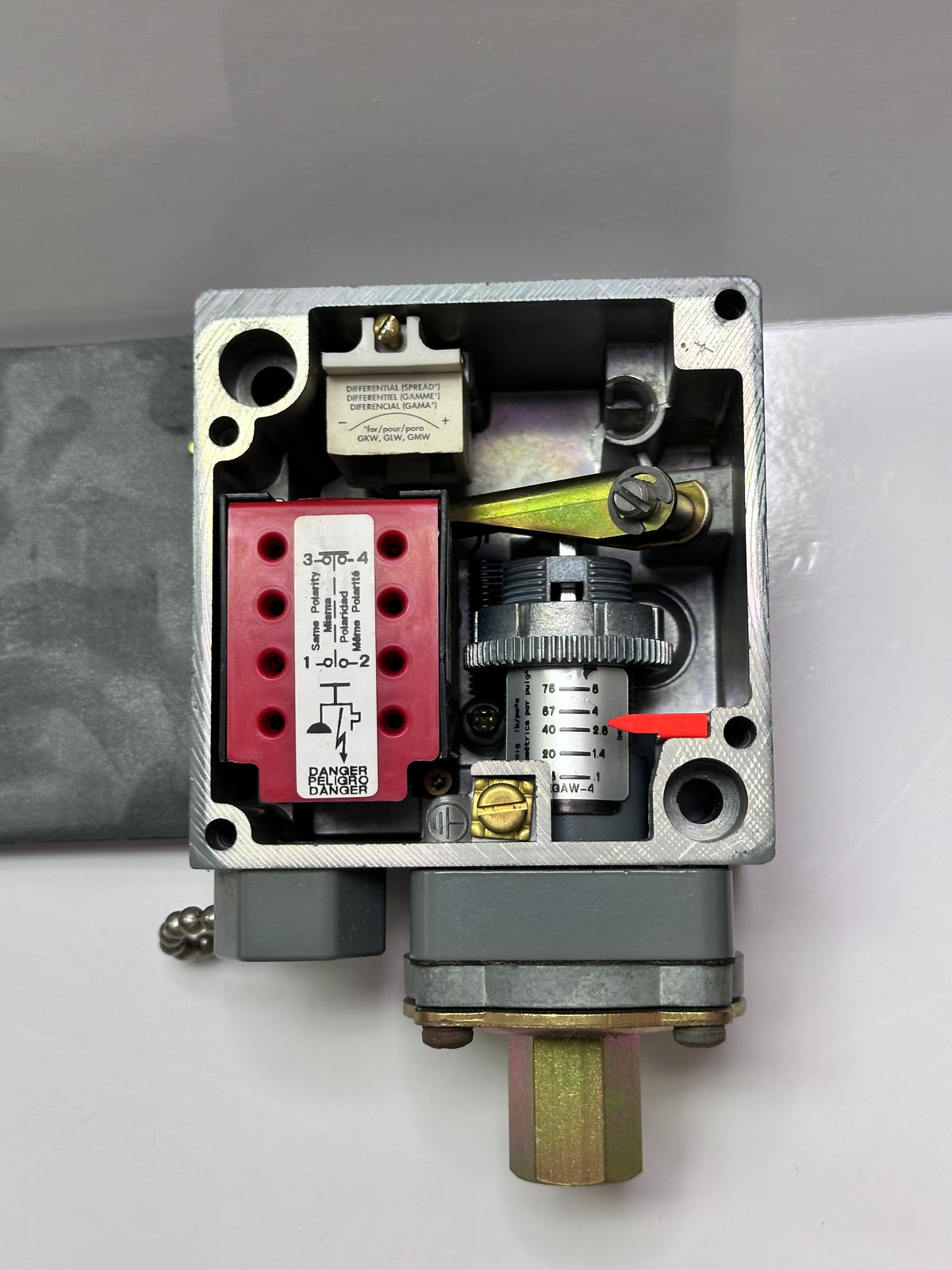 Square D 9012GAW4 Pressure Switch SPDT - 1.5 to 75 psi - 1/4"-18 NPTF - Screw Clamp Terminals