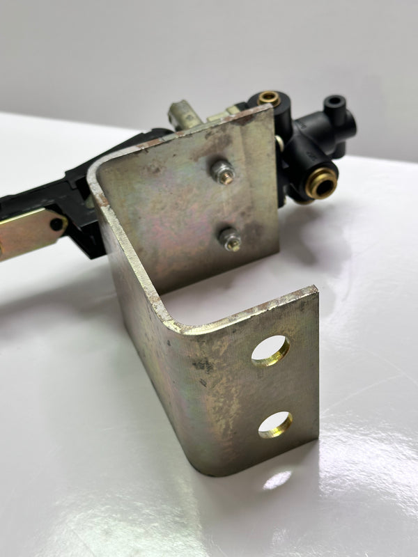 Navistar 3816749C91 Valve, Air Suspension, Leveling H00500NX