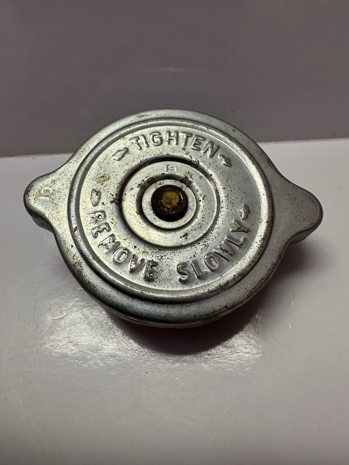 Gates 31309 Heavy-Duty Radiator Cap - 10psi