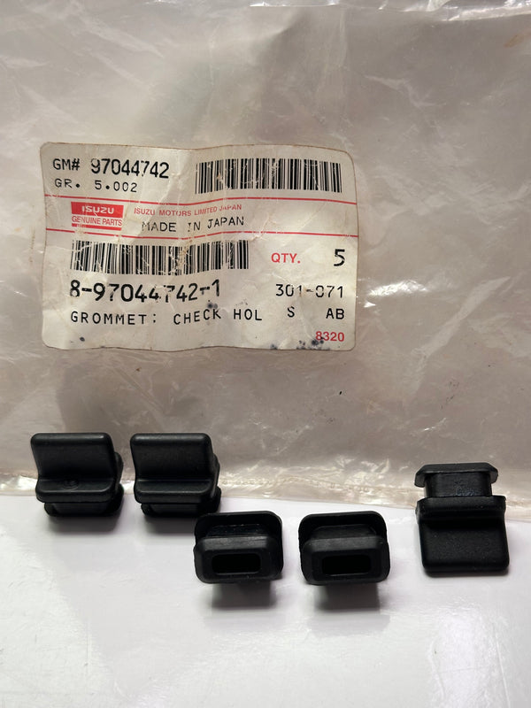Isuzu 8970447421 NPR Grommet, Brake, bag of 5