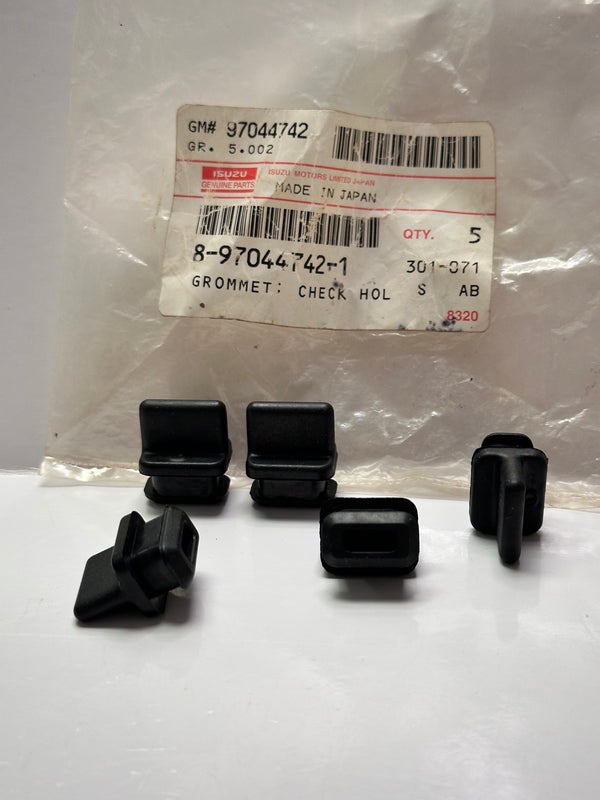 Isuzu 8970447421 NPR Grommet, Brake, bag of 5