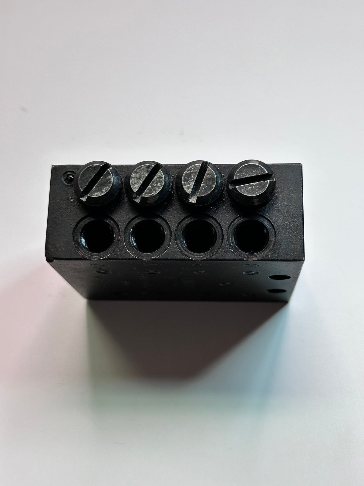 Liebherr 5615893 SSV 8 Lubricant Distributor, 619-25730-2 L
