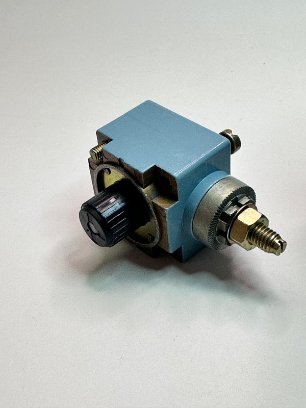 ZCKJ11H29 XC Series Limit Switch 240V, 10A + ZCK E06