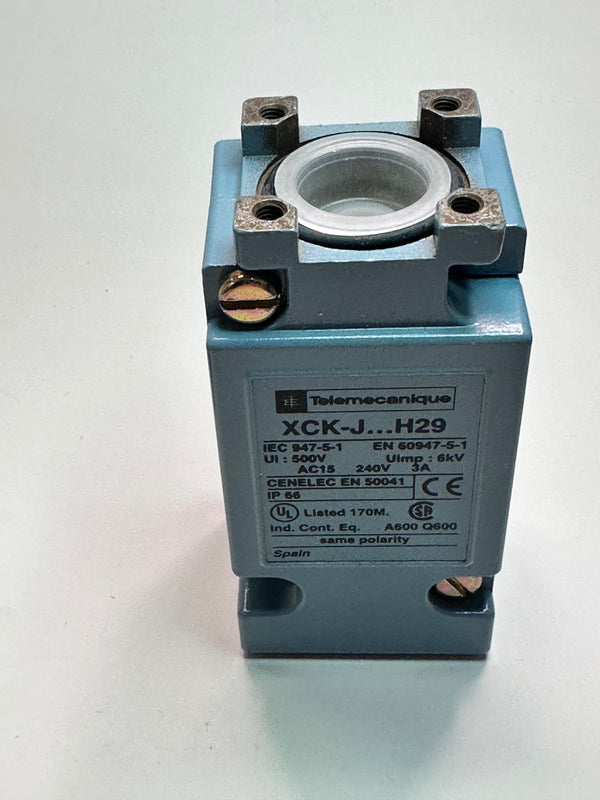 ZCKJ11H29 XC Series Limit Switch 240V, 10A + ZCK E06