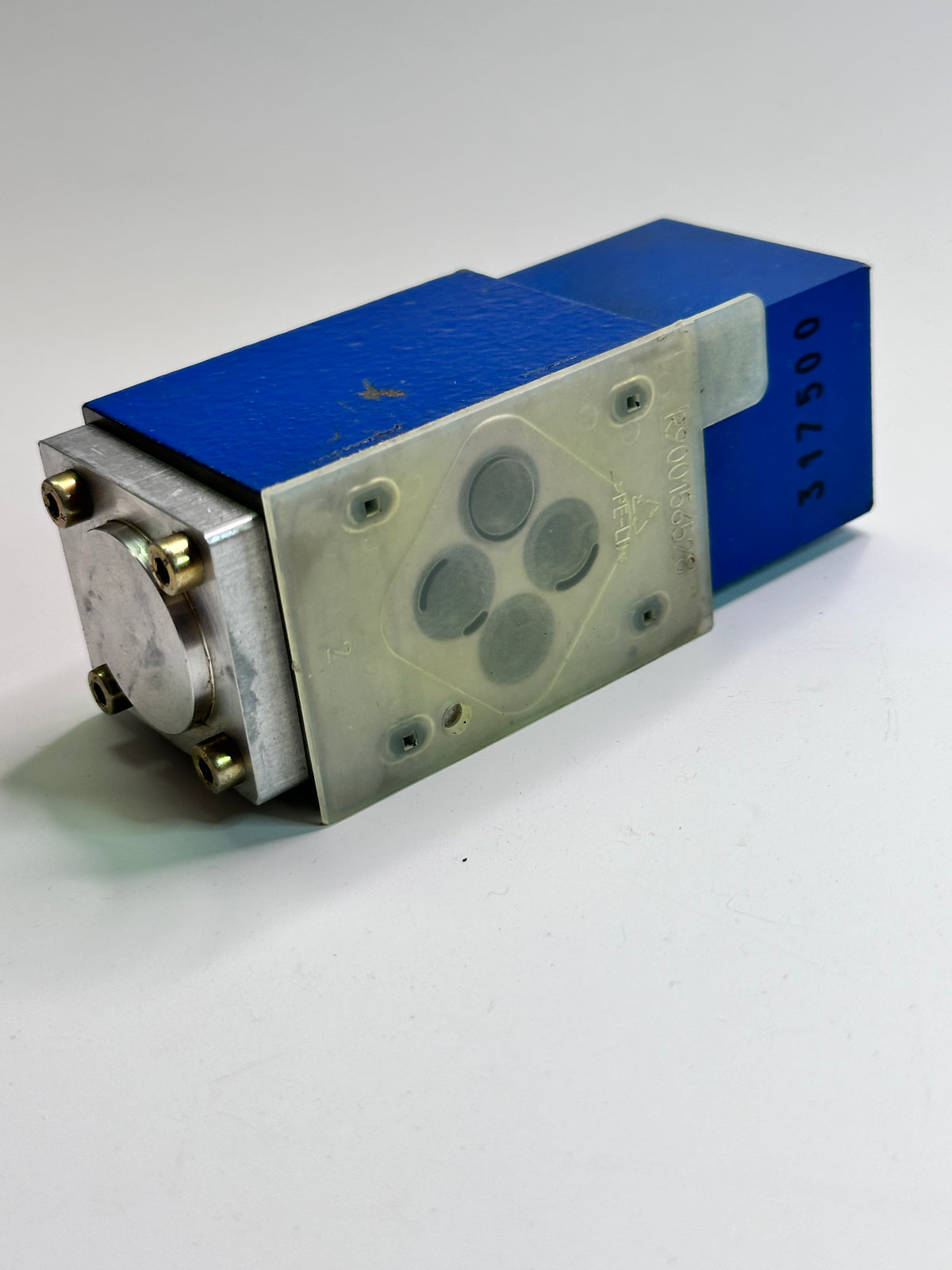Bosch Rexroth R900449957 Directional Spool Valve – 4WH6D53
