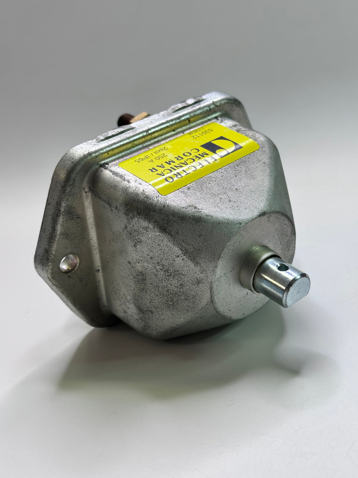 530112 Battery Master Switch, 250A — Handle Pin Missing