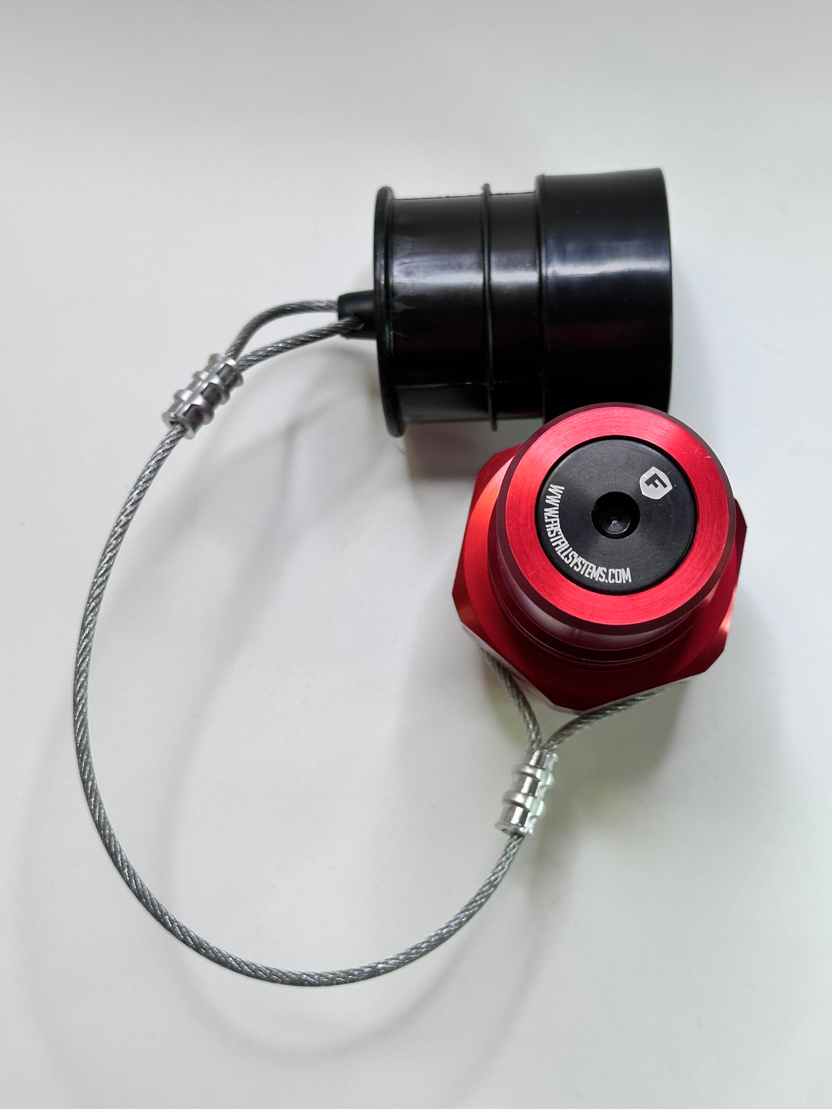 R150Ac-A Aluminum Fuel Receiver with Cap – Black Poppet