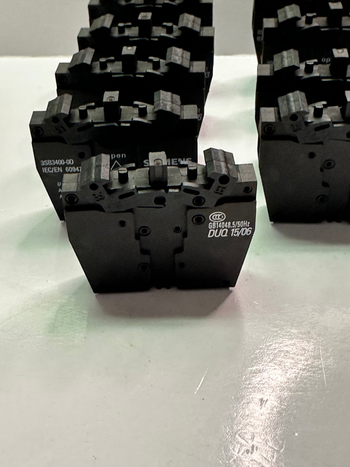 Siemens 3SB3400-0D Contact Block with 2 Contact Elements, 2NO