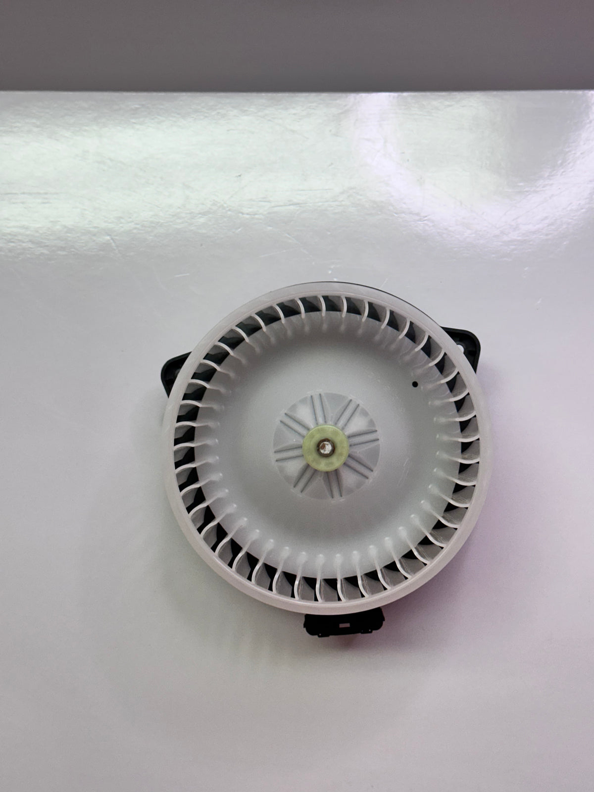 Isuzu 8981839240 Heater/Blower Fan Motor Assembly