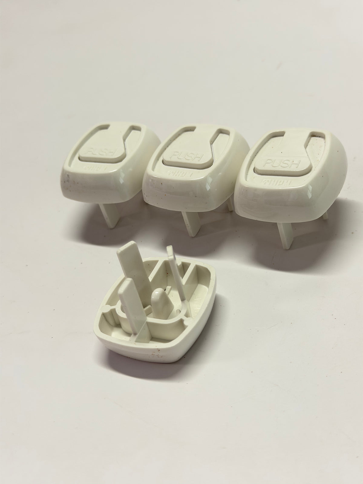 3 Pin Child Safety Plug for Powerpoints CD1002, White Pack of 4
