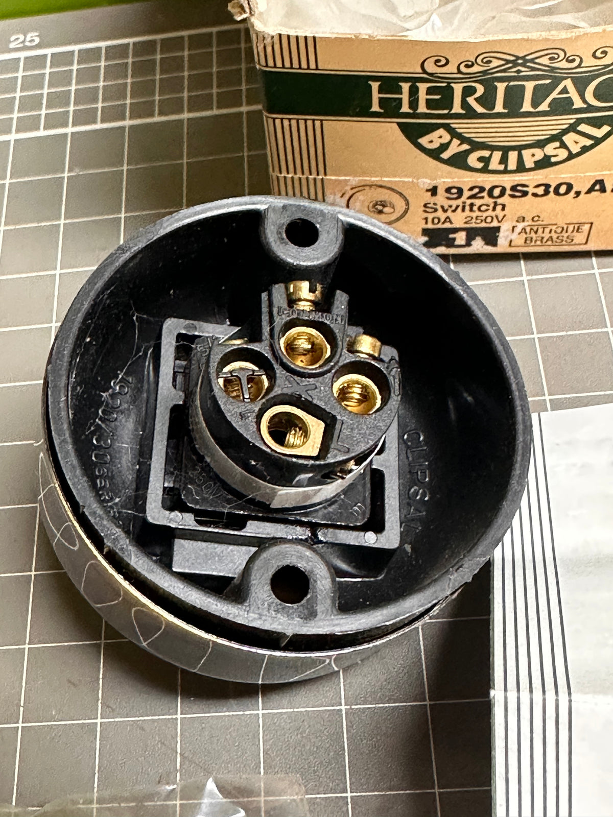CLIPSAL Heritage 1920 Series Switch with Shallow Base 1920S30,AB