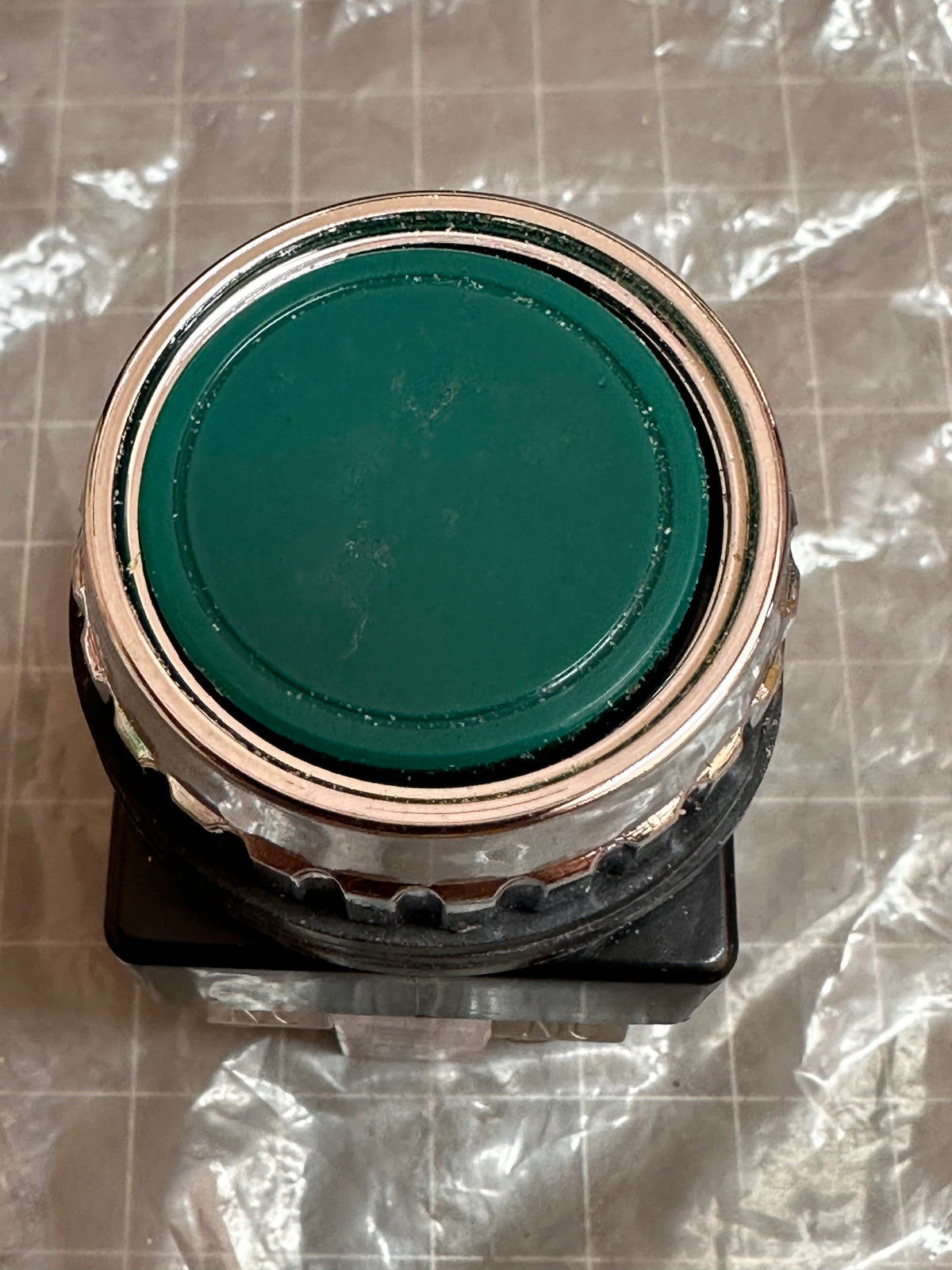 Yong Sung YSP13-11 Green Illuminated Push-Button Switch