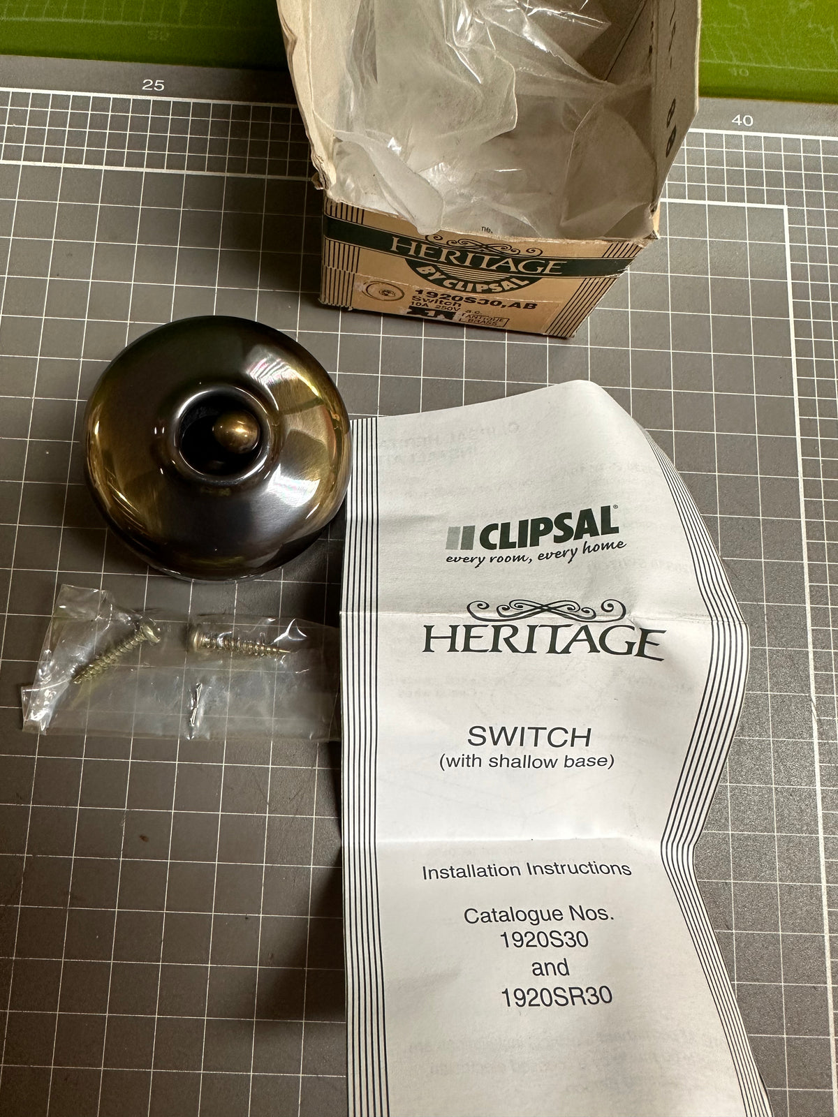 CLIPSAL Heritage 1920 Series Switch with Shallow Base 1920S30,AB