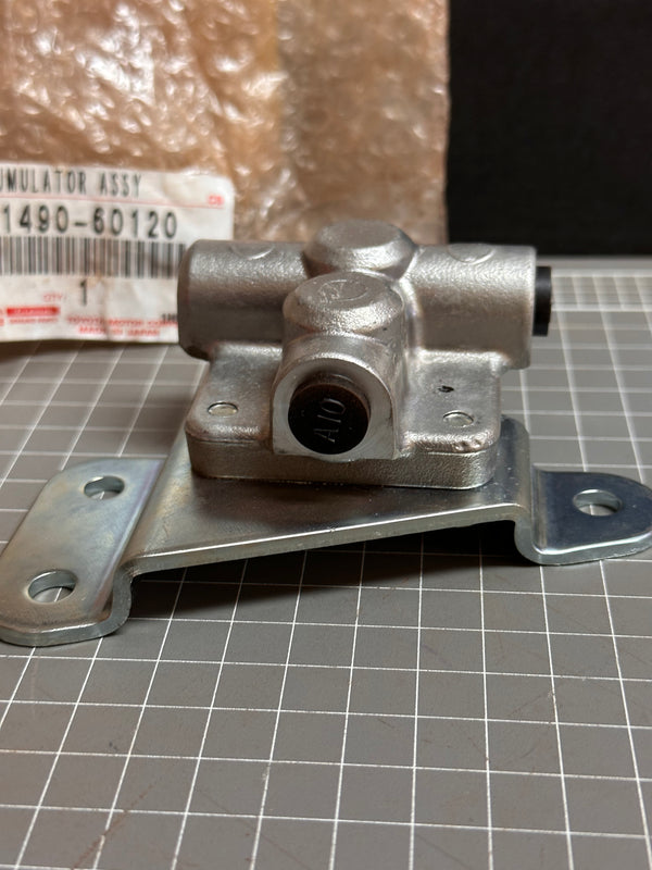 TOYOTA Clutch Master Cylinder Accumulator Assy 31490-60120
