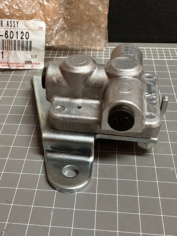 TOYOTA Clutch Master Cylinder Accumulator Assy 31490-60120